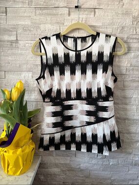 BCBGMaxAzria Black White Abstract Print Sleeveless Top